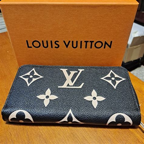 louis vuitton wallet with see through slot